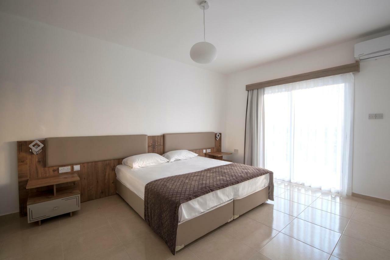 Deniz Airport Suites Nikosia Exterior foto