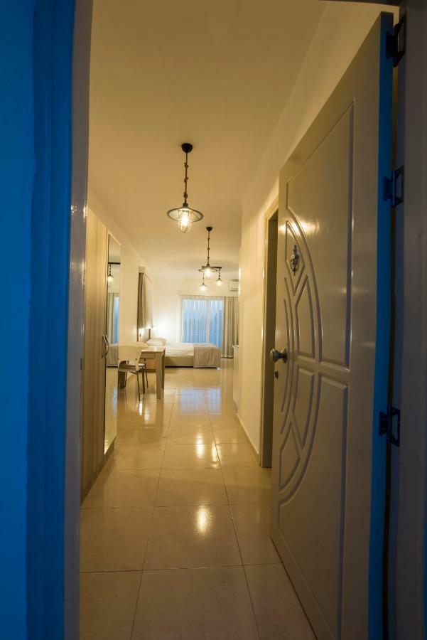 Deniz Airport Suites Nikosia Exterior foto