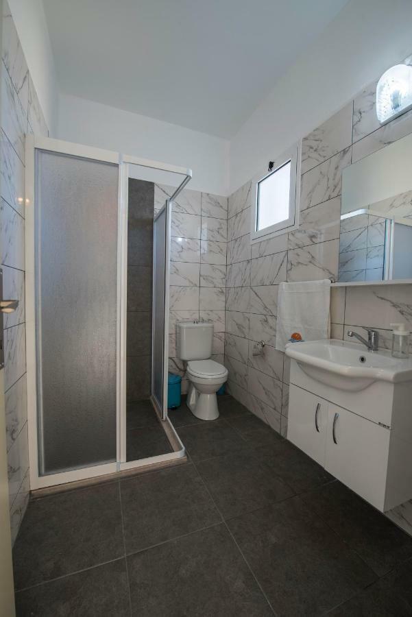 Deniz Airport Suites Nikosia Exterior foto