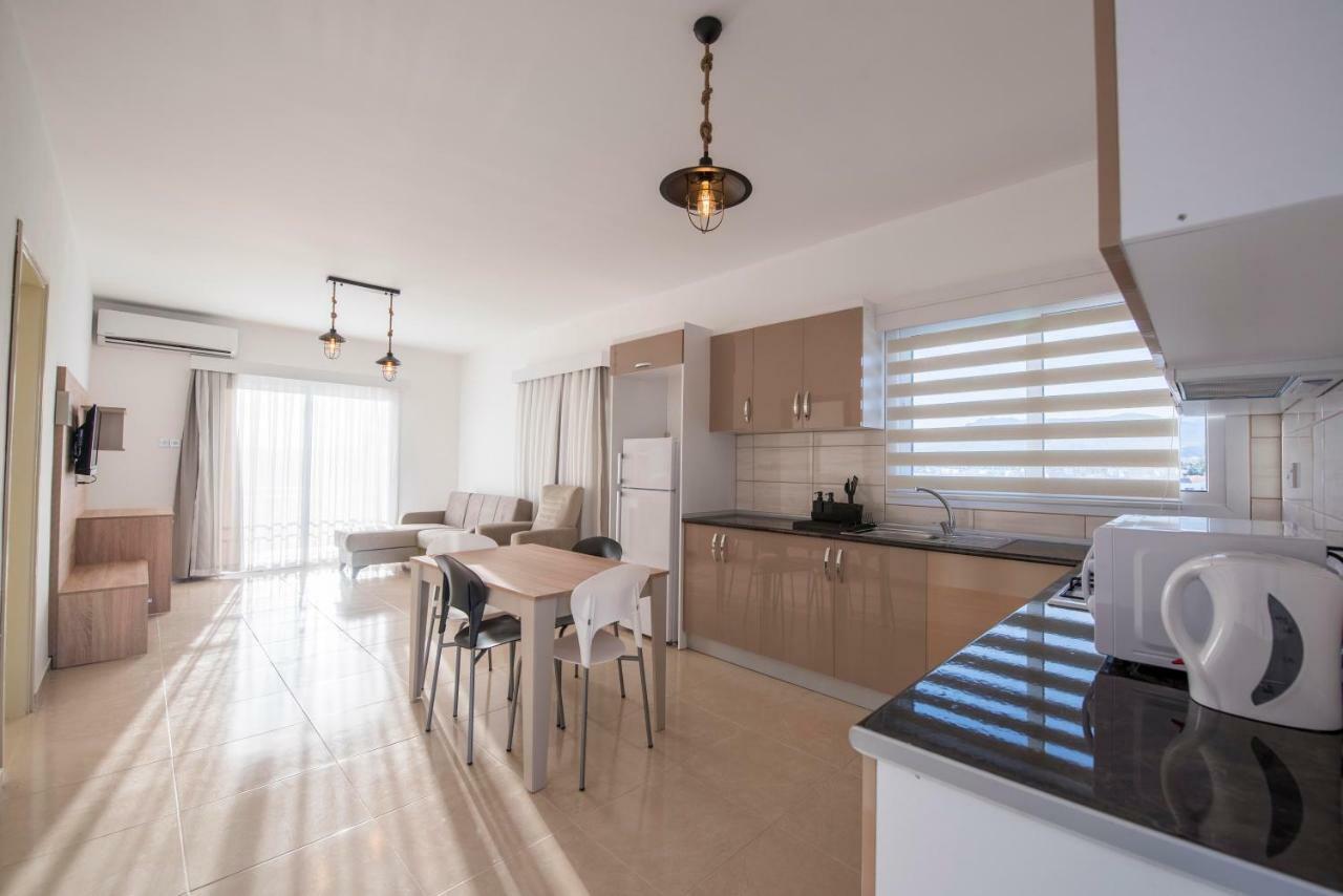 Deniz Airport Suites Nikosia Exterior foto