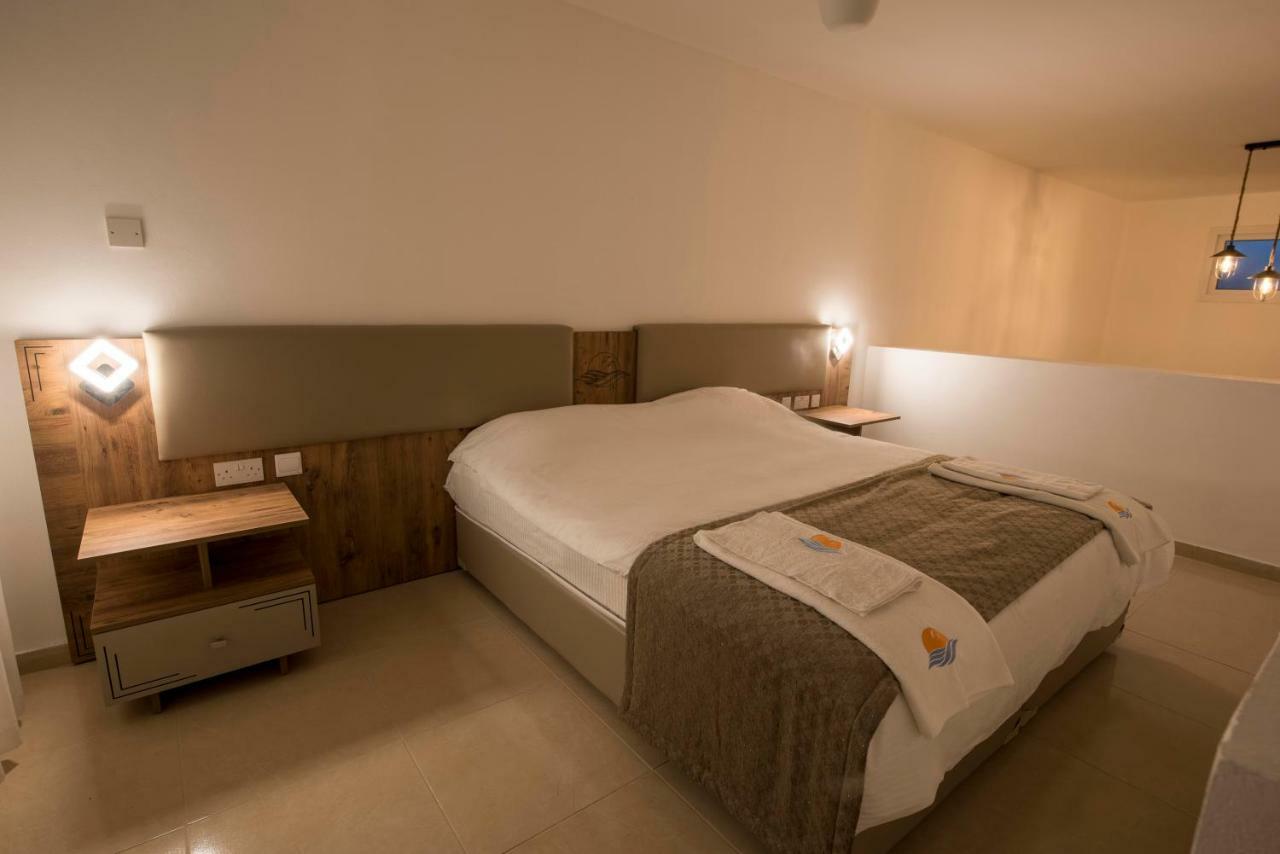 Deniz Airport Suites Nikosia Exterior foto