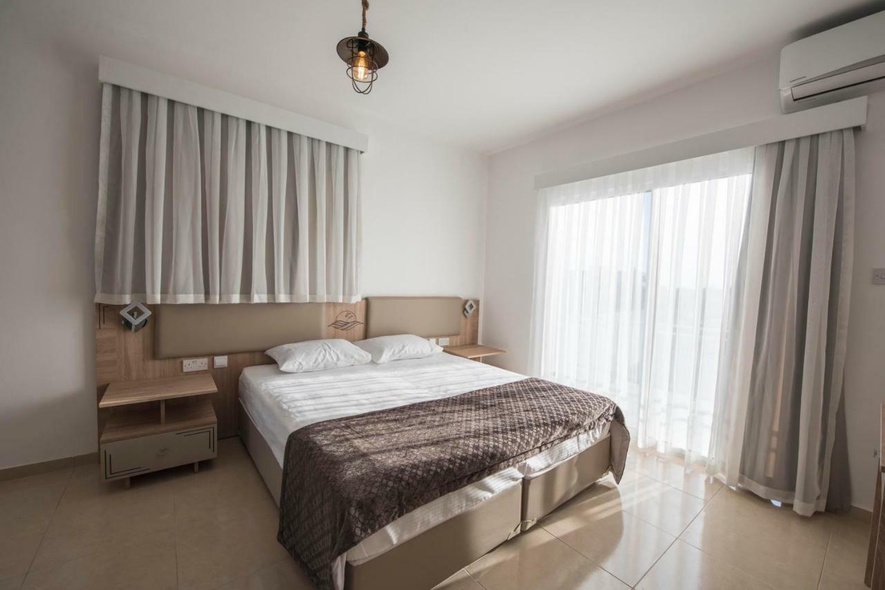 Deniz Airport Suites Nikosia Exterior foto