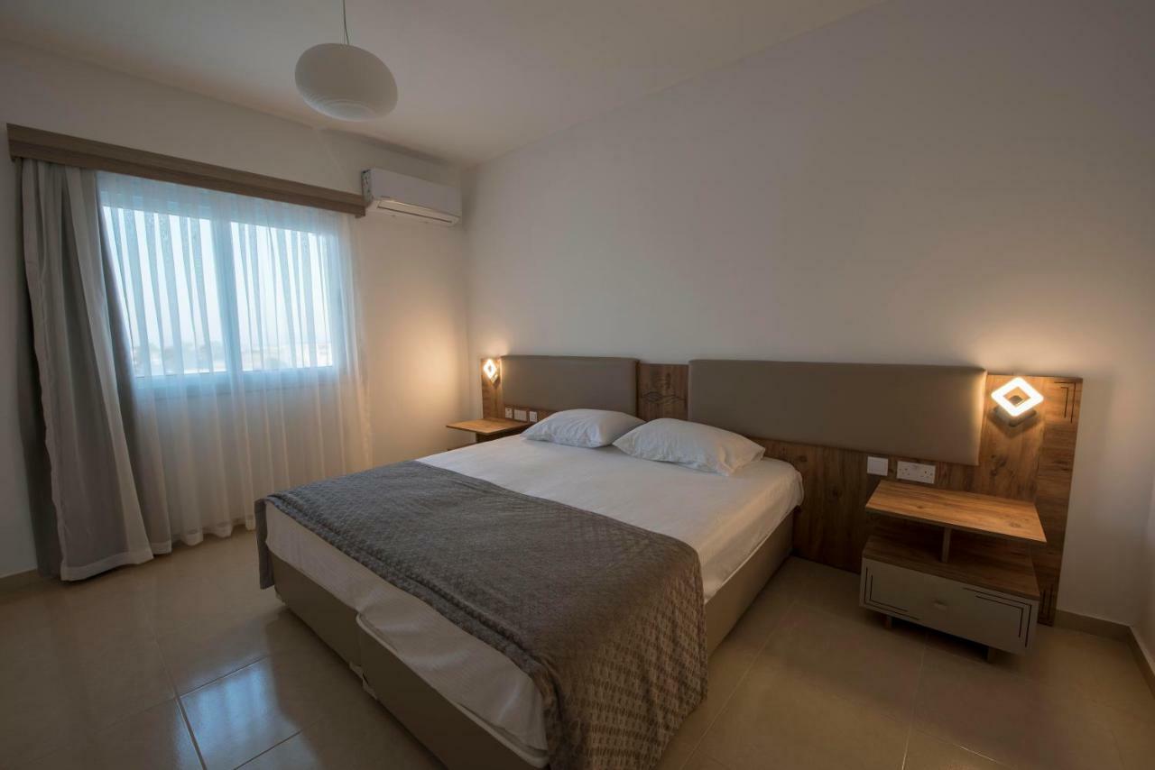 Deniz Airport Suites Nikosia Exterior foto