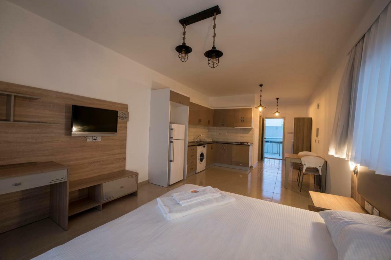 Deniz Airport Suites Nikosia Exterior foto