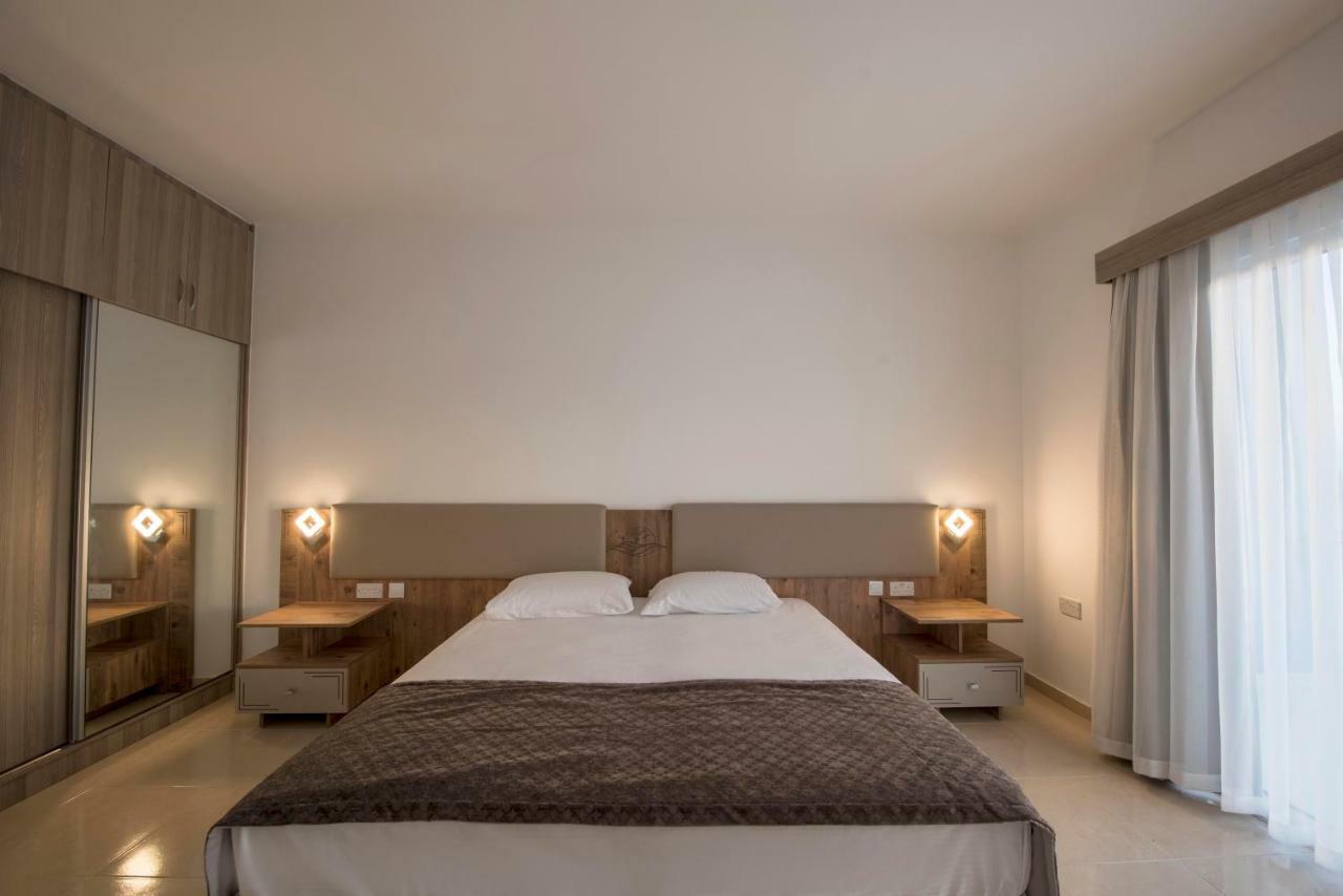 Deniz Airport Suites Nikosia Exterior foto