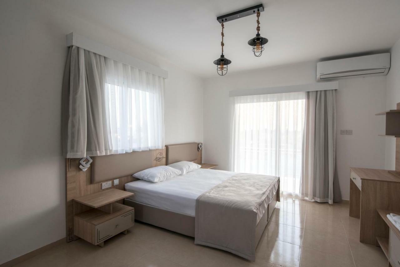 Deniz Airport Suites Nikosia Exterior foto