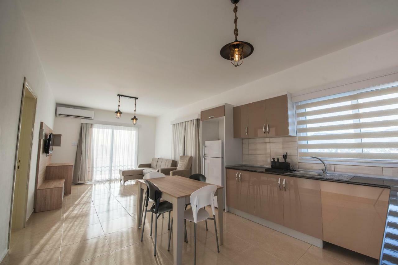 Deniz Airport Suites Nikosia Exterior foto