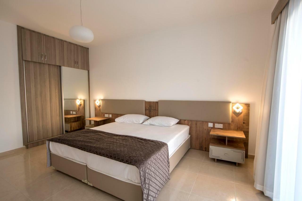Deniz Airport Suites Nikosia Exterior foto