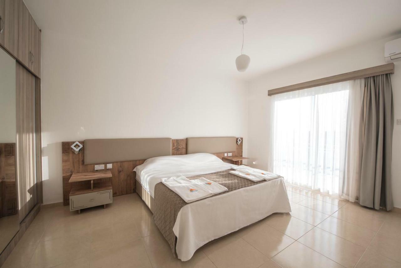 Deniz Airport Suites Nikosia Exterior foto