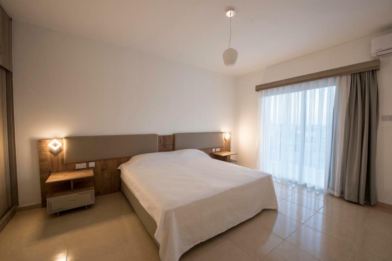 Deniz Airport Suites Nikosia Exterior foto