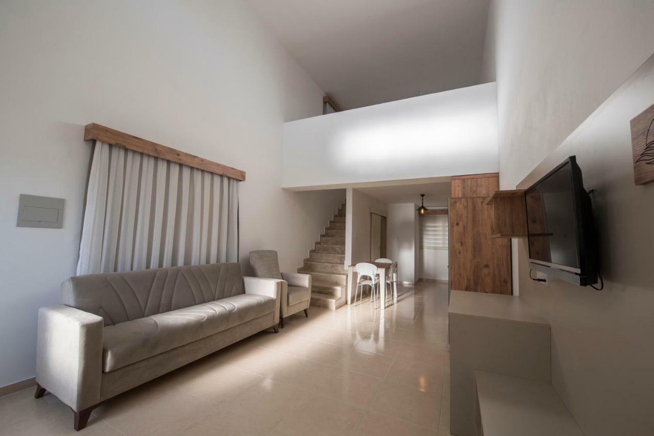 Deniz Airport Suites Nikosia Exterior foto