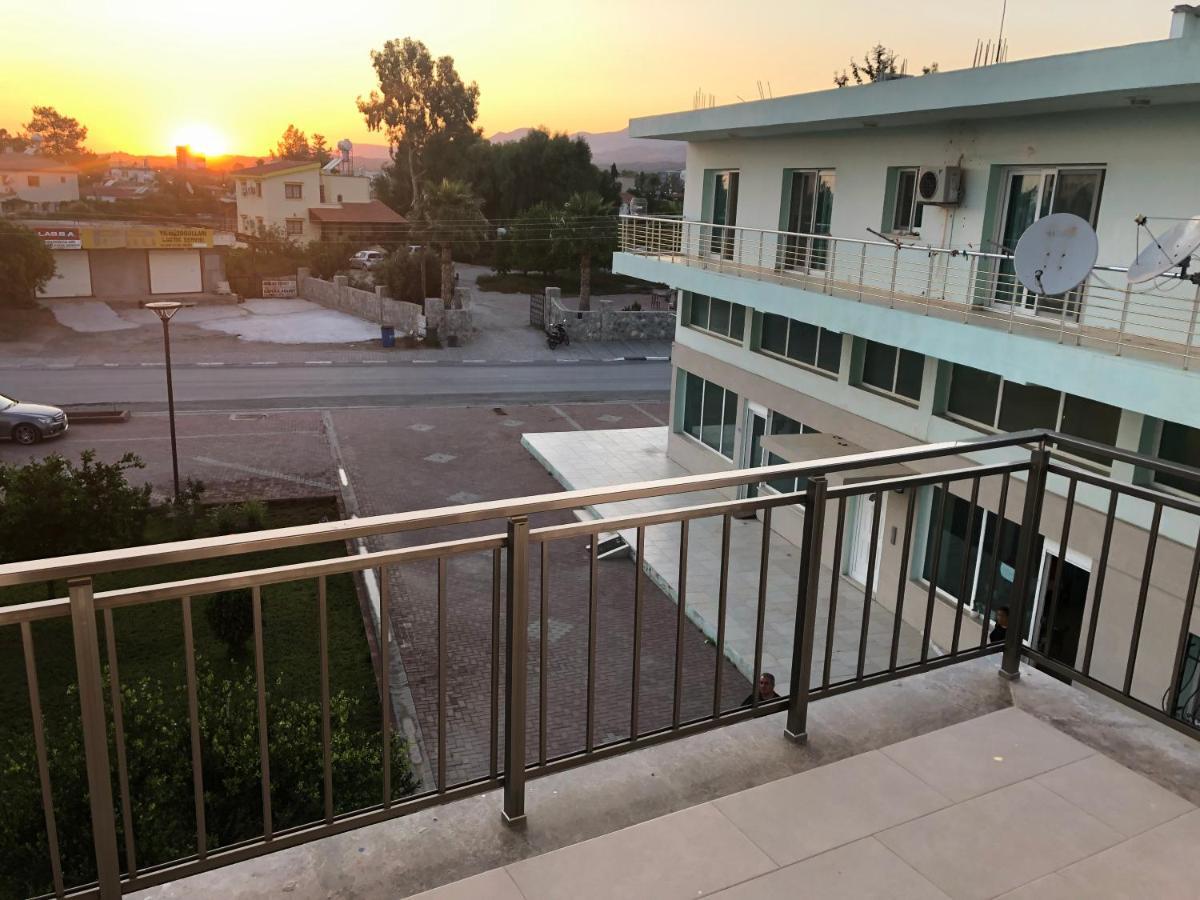 Deniz Airport Suites Nikosia Exterior foto