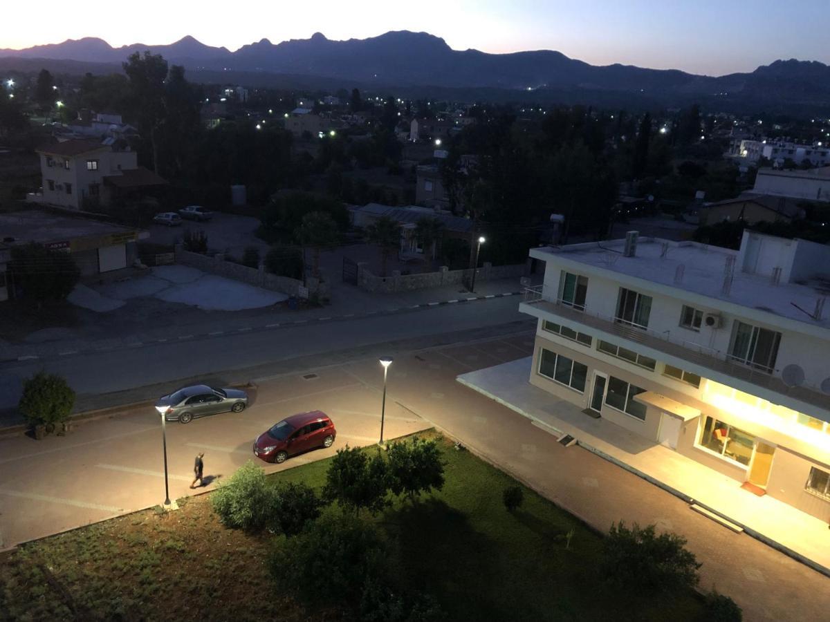 Deniz Airport Suites Nikosia Exterior foto